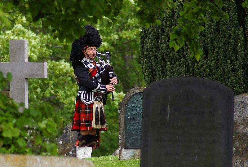 funeral bagpiper funeral bagpiper