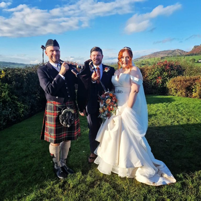 cheshire bagpiper 768x768
