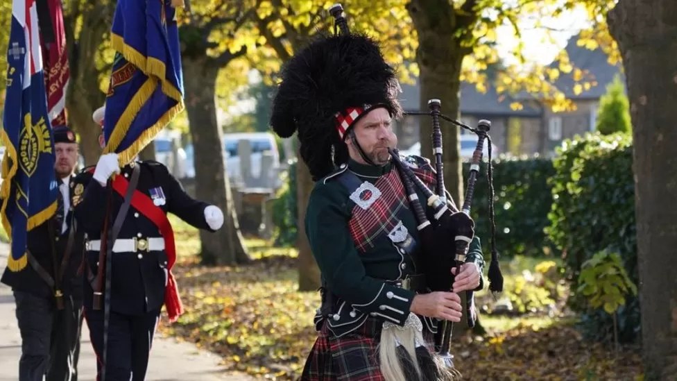 cyril elliott funeral sheffield bagpiper