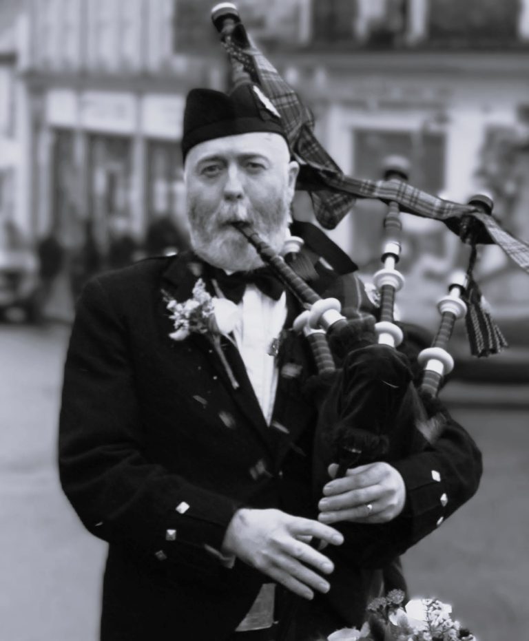 Cambridge Bagpiper 768x931