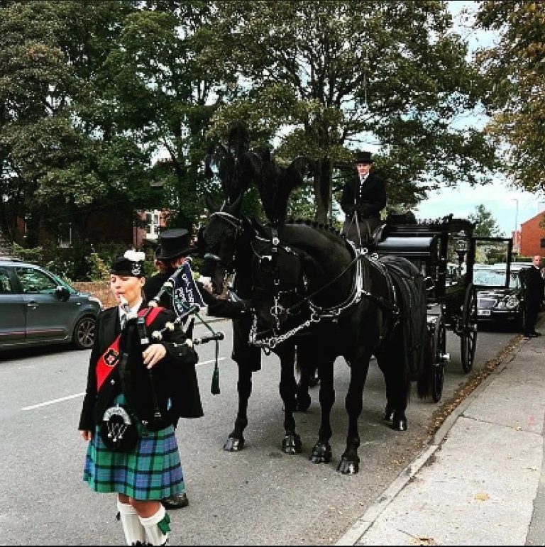 bradford bagpiper hire Large 768x771