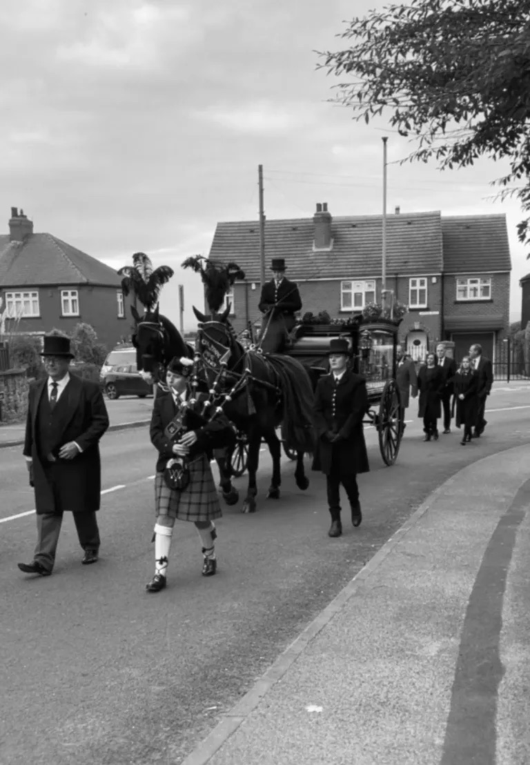 harroagte bagpiper hire Large