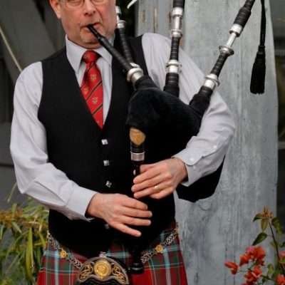 Nottingham Bagpiper For Hire