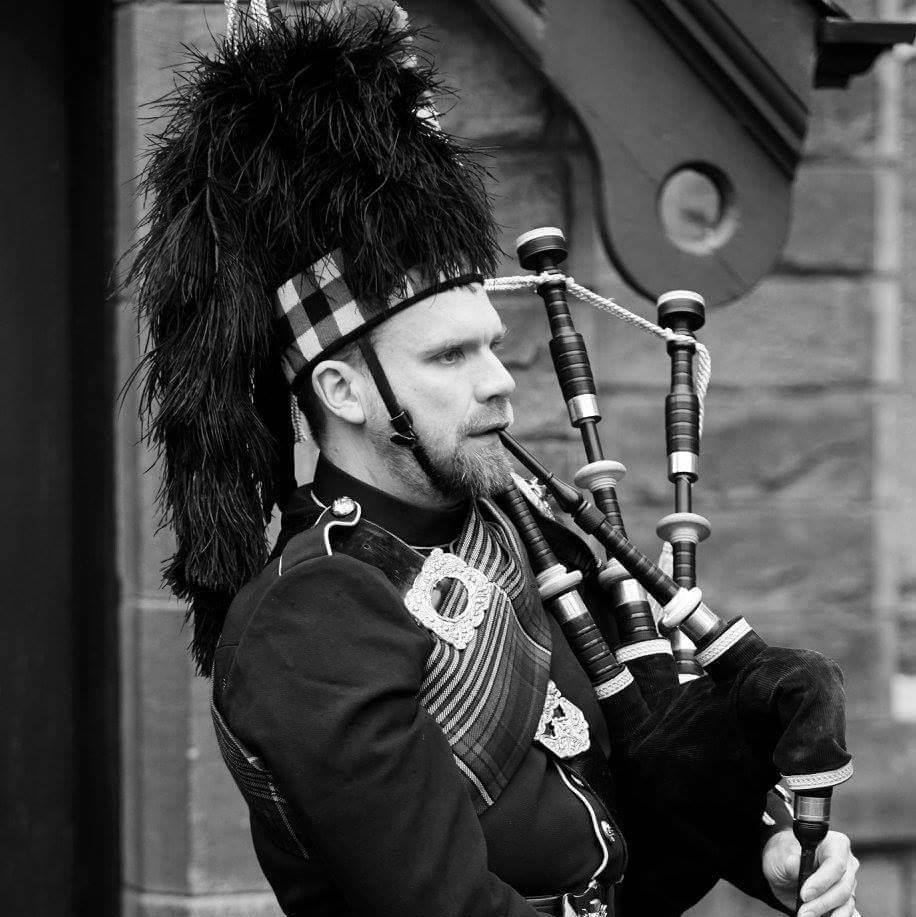 Ed Arnold yorkshire bagpiper